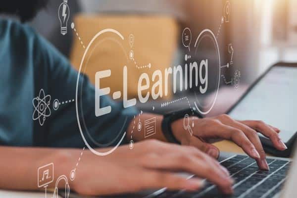 Formation e-learning santé : pourquoi ce format s’impose en 2025