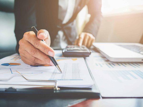 Découvrez notre formation sur les fondamentaux de la comptabilité, allant de l'initiation aux concepts de base jusqu'au perfectionnement en abordant des sujets avancés. Acquerrez des compétences essentielles en comptabilité d'entreprise, de la saisie des flux aux aspects fiscaux, pour une meilleure gestion financière et une expertise accrue